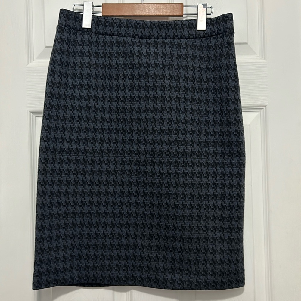LYSE SPENARD stretch pencil skirt. Size M